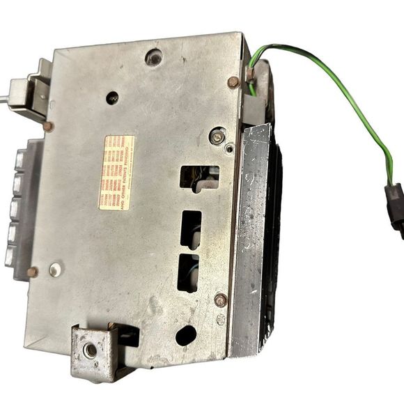 C2, (1963( Corvette radio, ( original( Am/FM - Picture 4 of 4